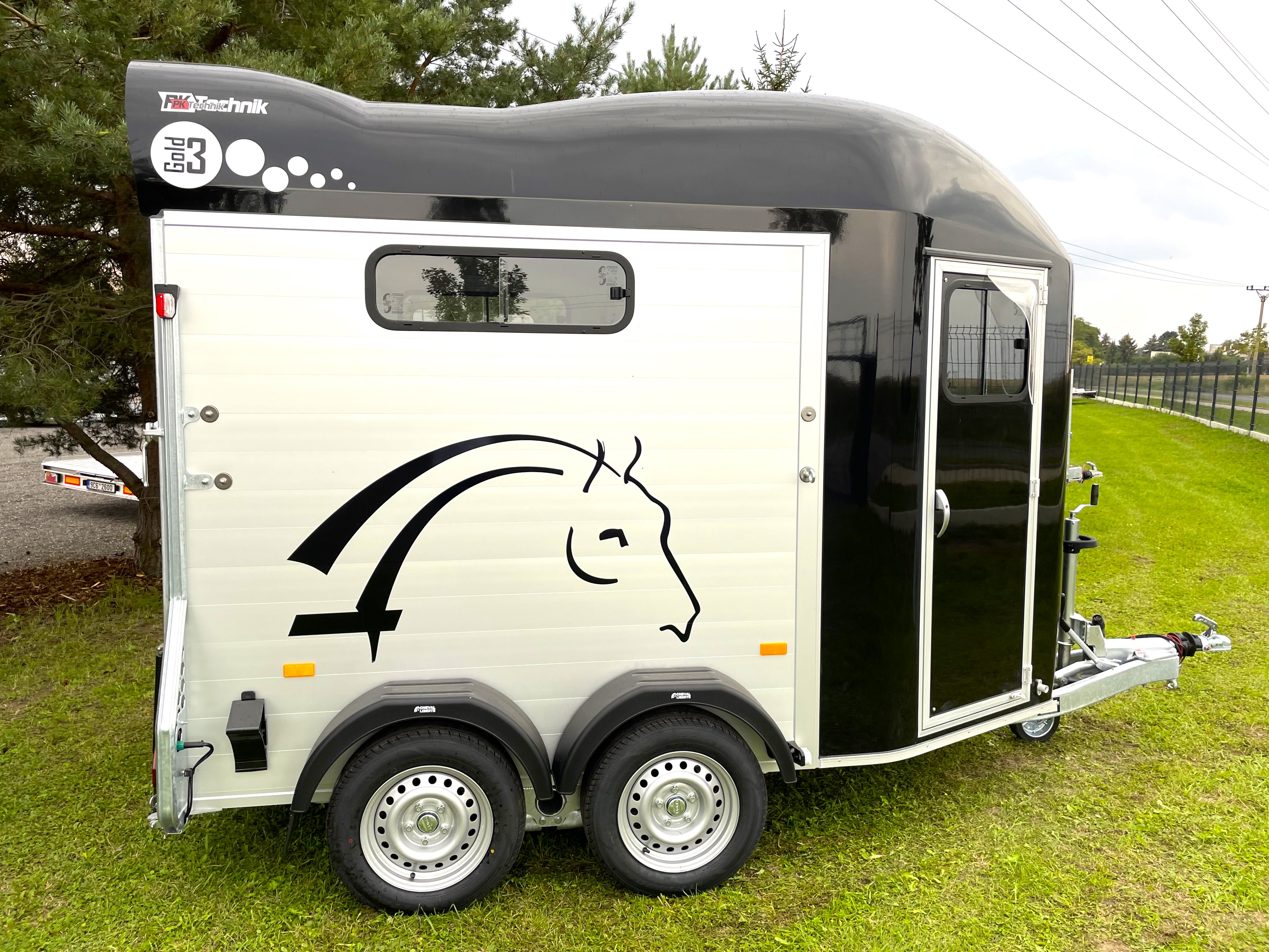 Přívěs pro koně Cheval Liberte Gold 3 černý 2